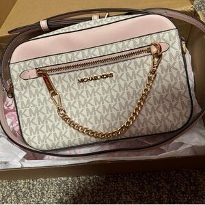Michael Kors✨🩷🧡Pink and Cream Crossbody Bag